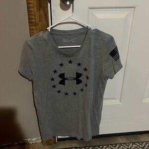 Gray under-armour shirt